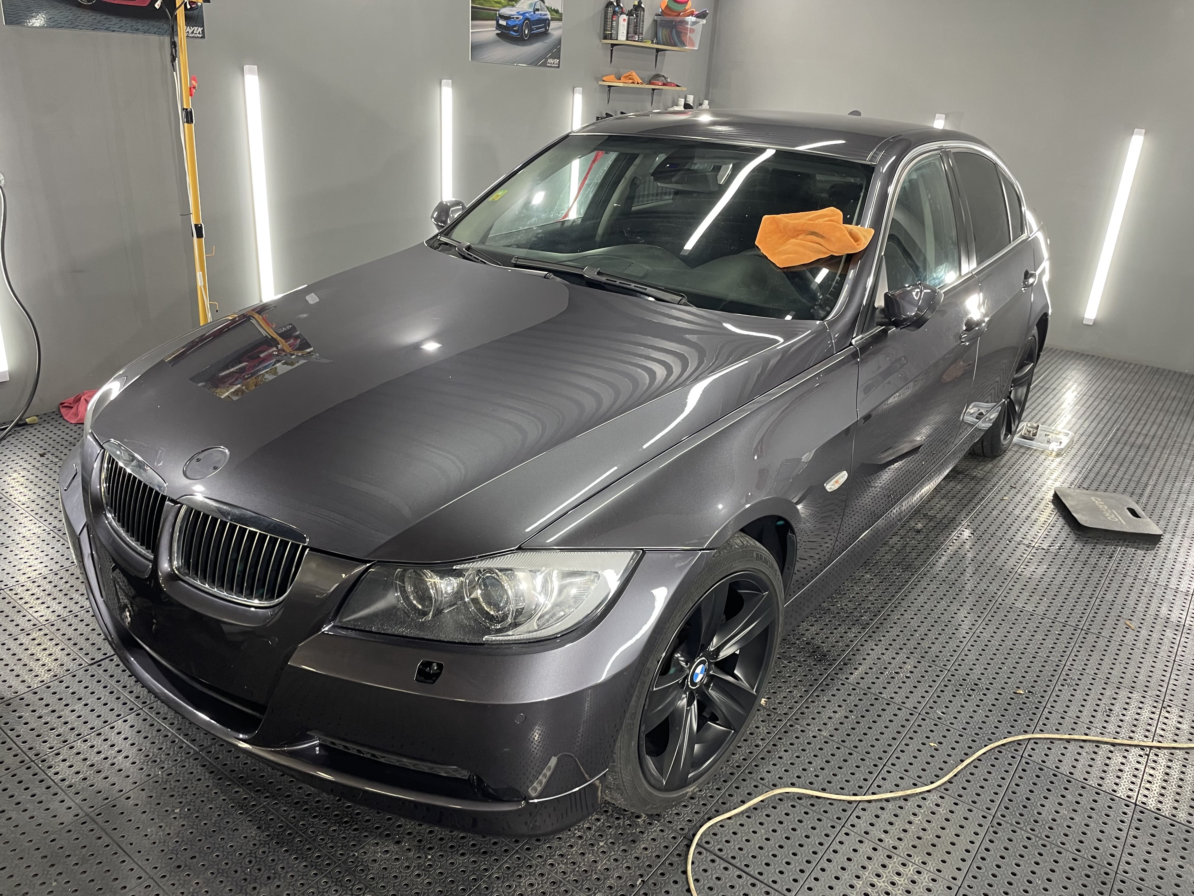 BMW E90 325i 160kW-4-min